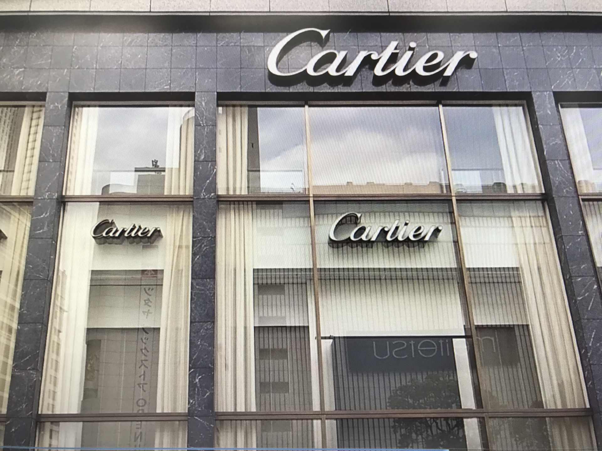 ミットランド Cartier 前がバス停